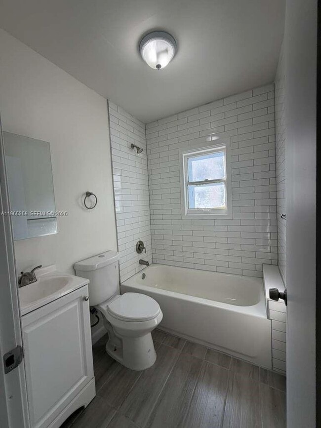 Building Photo - 140 NW 13th St