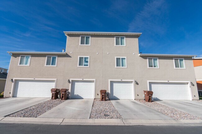 Building Photo - 190 E 630 N