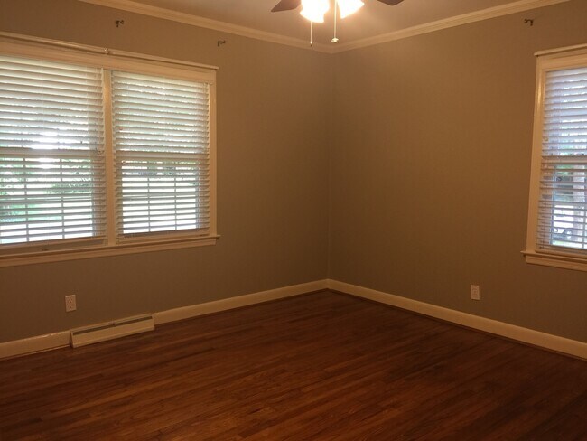 Building Photo - Charming 3 Bedroom, 2 Bath Home - Downtown...