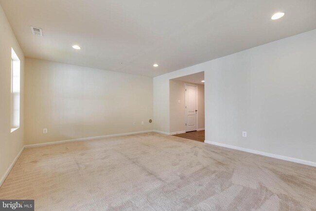 Building Photo - 1022 Linden Dr