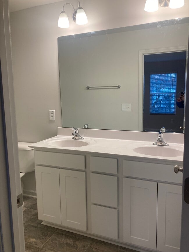 Building Photo - 2490 Ashton Park Ln