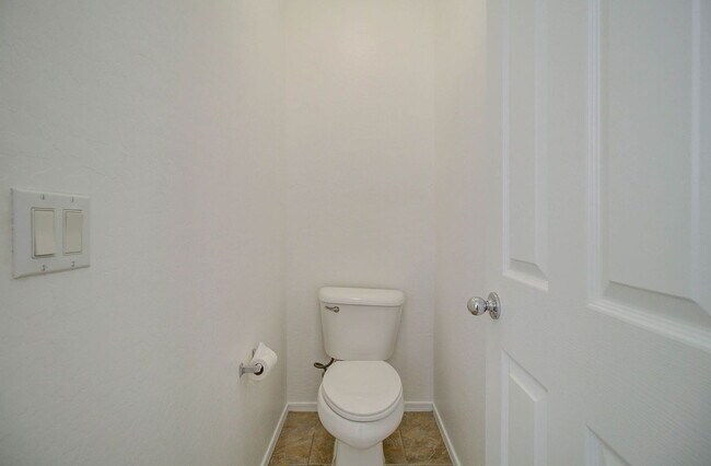 Building Photo - 4836 S Summit Ct