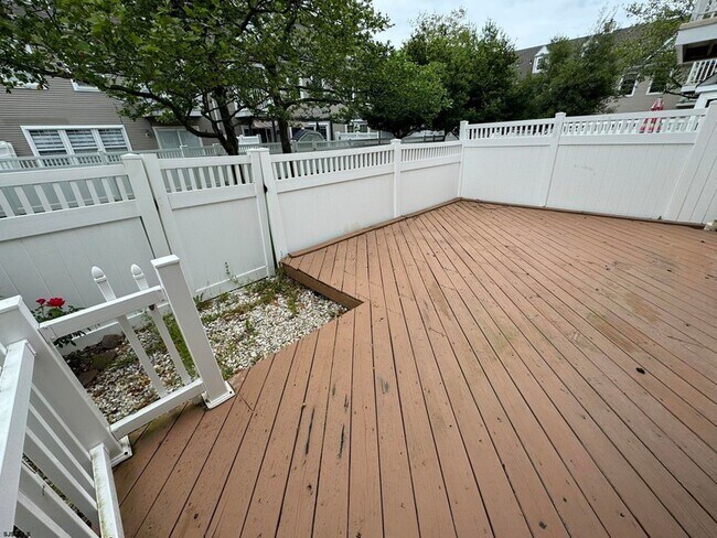 Building Photo - 10 Starboard Ct