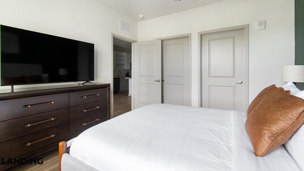 Building Photo - 7311 Baymeadows Way