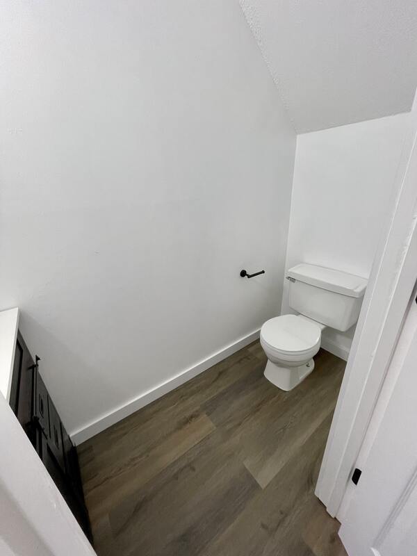 Building Photo - 1642 Hillwood Dr