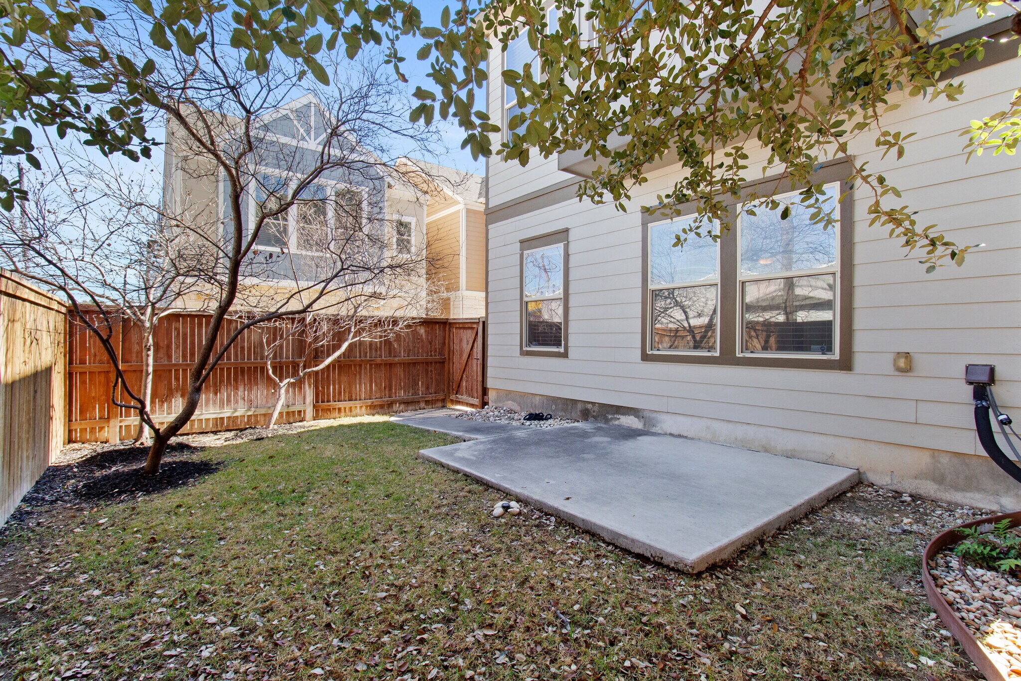 Building Photo - 221 E Courtland Pl