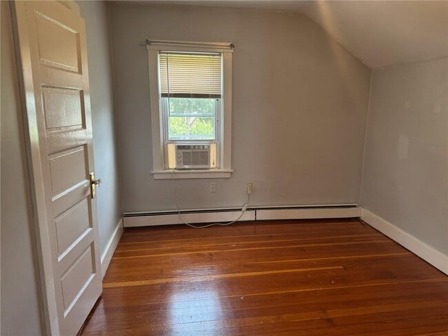 Building Photo - 67 Hall Ave
