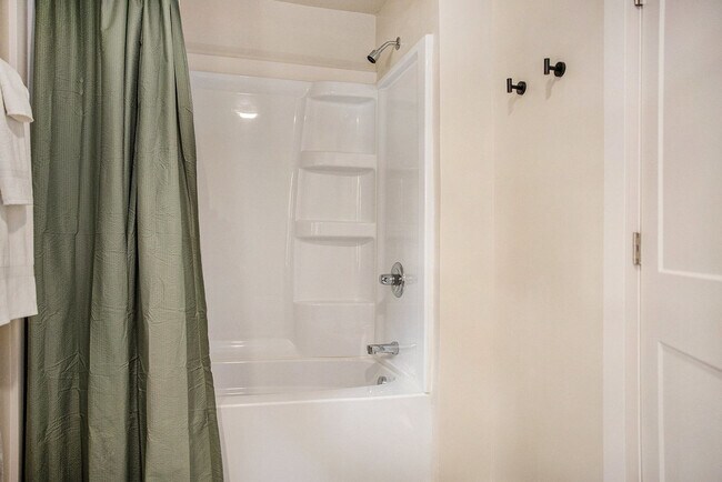 Building Photo - 37 Gold Ave NW