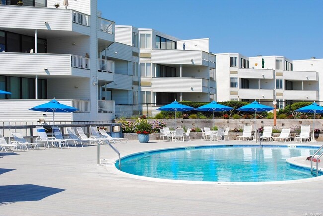 Primary Photo - 265 Dune Rd