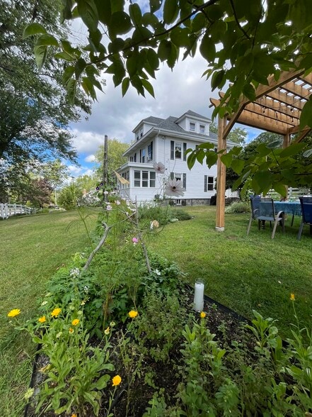 Building Photo - 38 Ocean House Rd