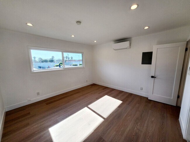 Building Photo - 3810 Bronson Ave