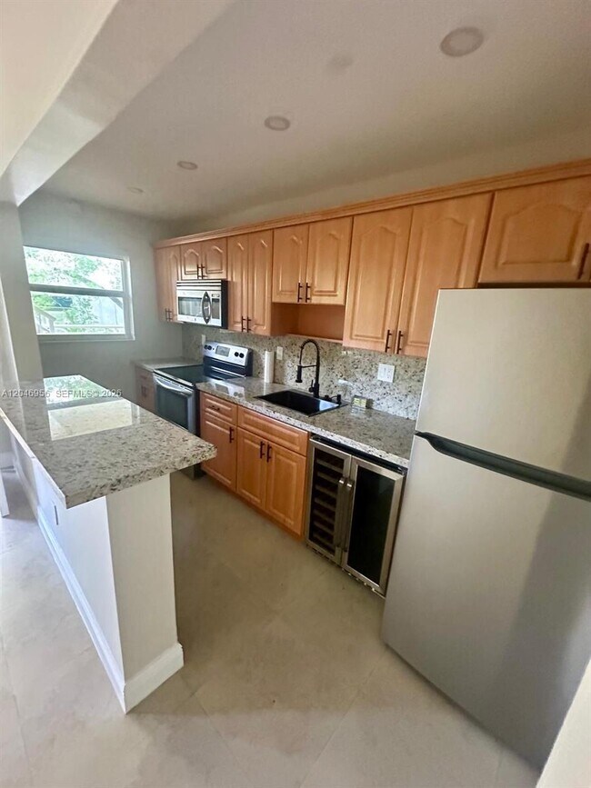 Building Photo - 5839 SW 74th Terrace