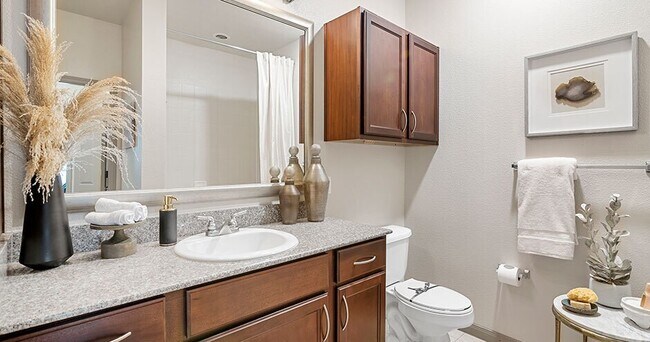 Building Photo - Stylish Comfort + 1 Month FREE!