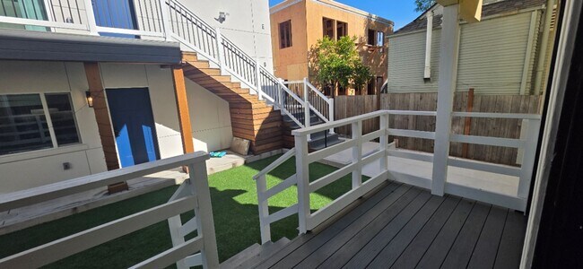 Building Photo - College Ave Apartment for Rent