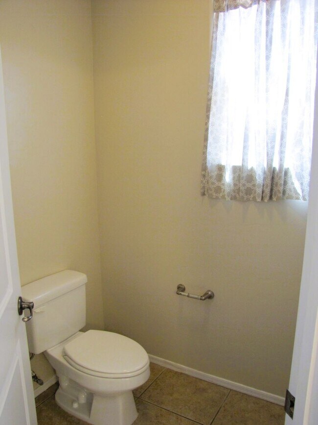 Building Photo - Spacious 3BR/2BA/2.5 CG, 2167 sq.ft. renta...
