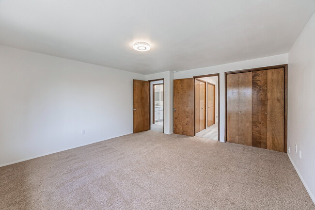 Building Photo - 13918 SE 23rd St