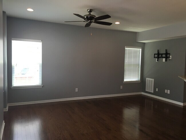 Building Photo - 113 Grande Sky Ct