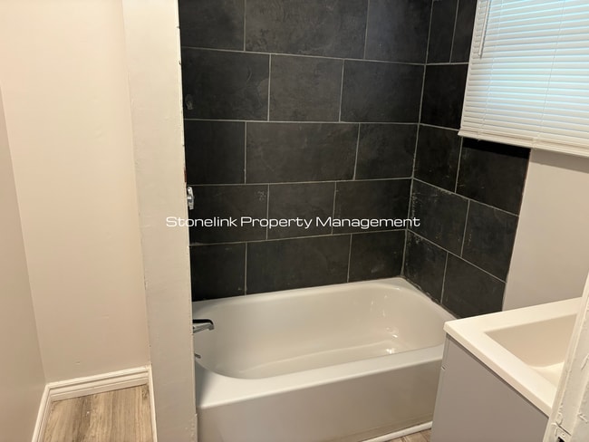 Building Photo - 410-412 West Avenue