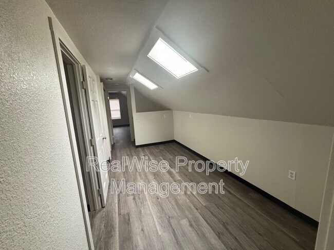 Building Photo - 364 W Selmar Ct