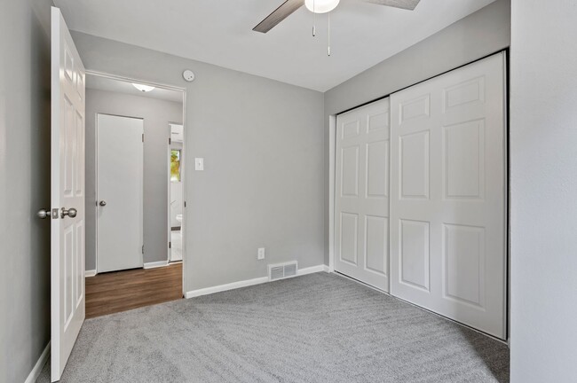 Building Photo - 4608 Coleridge St