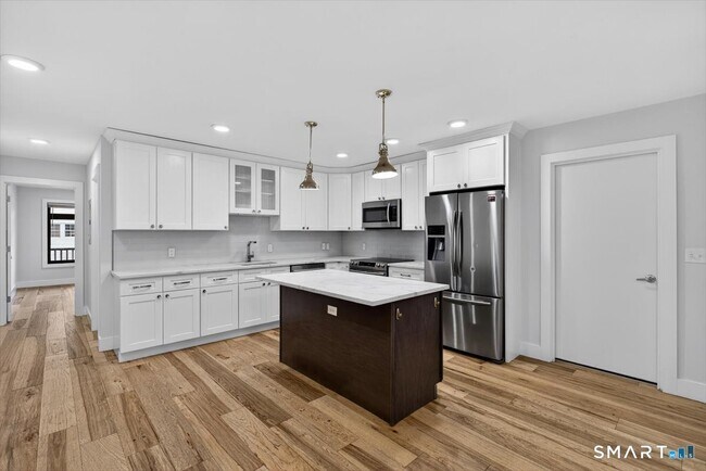 Building Photo - 32 1/2 Village Rd