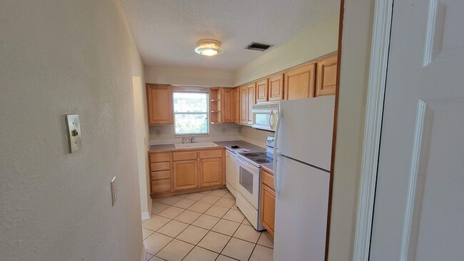 Building Photo - 611 W Oak Terrace Dr