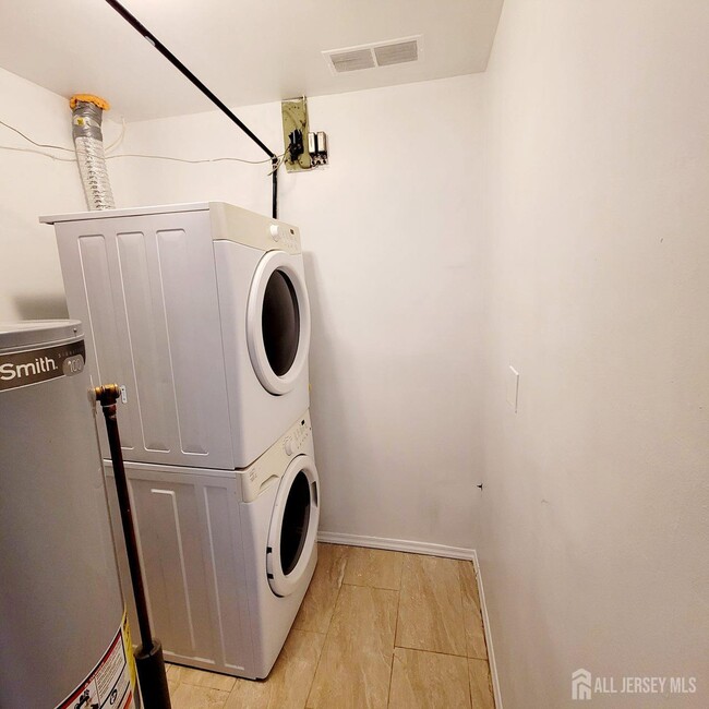 Building Photo - 216 Bloomfield Ave