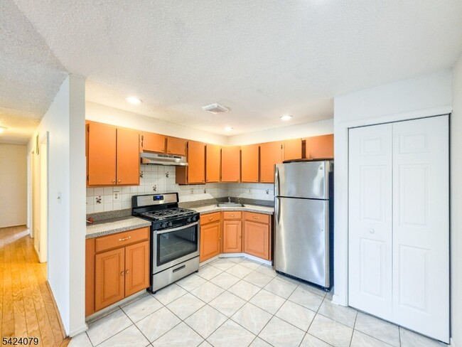 Building Photo - 15 Fisher Dr