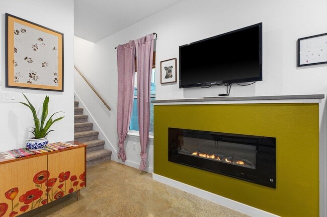 Building Photo - 326 Tahitian Dr