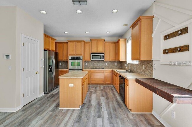 Building Photo - 1037 Sailing Bay Dr