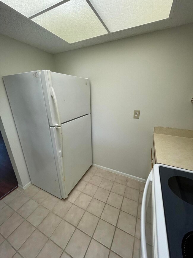 Building Photo - 1550 SE Royal Green Cir