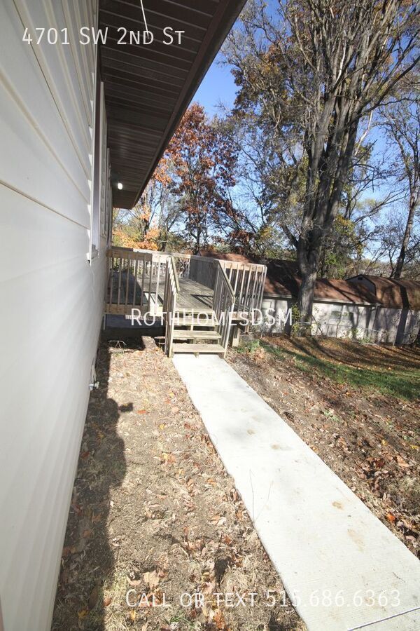 Building Photo - 4701 SW 2nd St