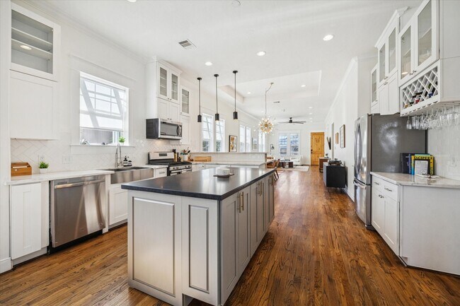 Building Photo - 304 Walton St