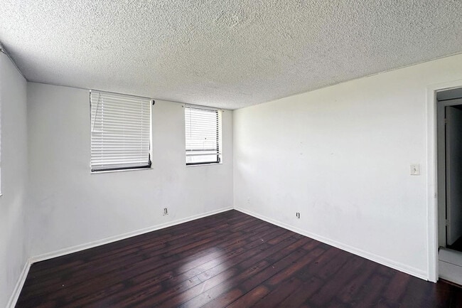 Building Photo - 1900 N Congress Ave