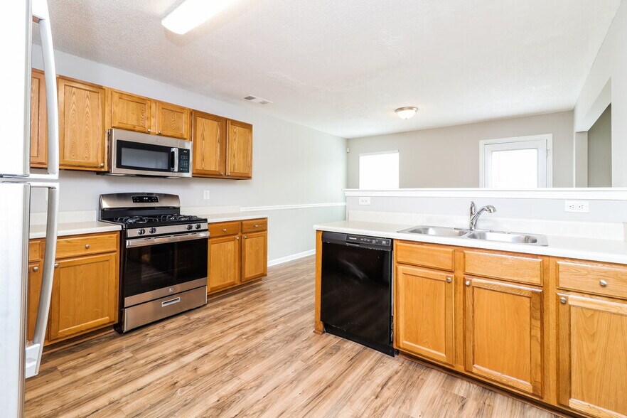 Building Photo - 2009 Rolling Meadows Rd