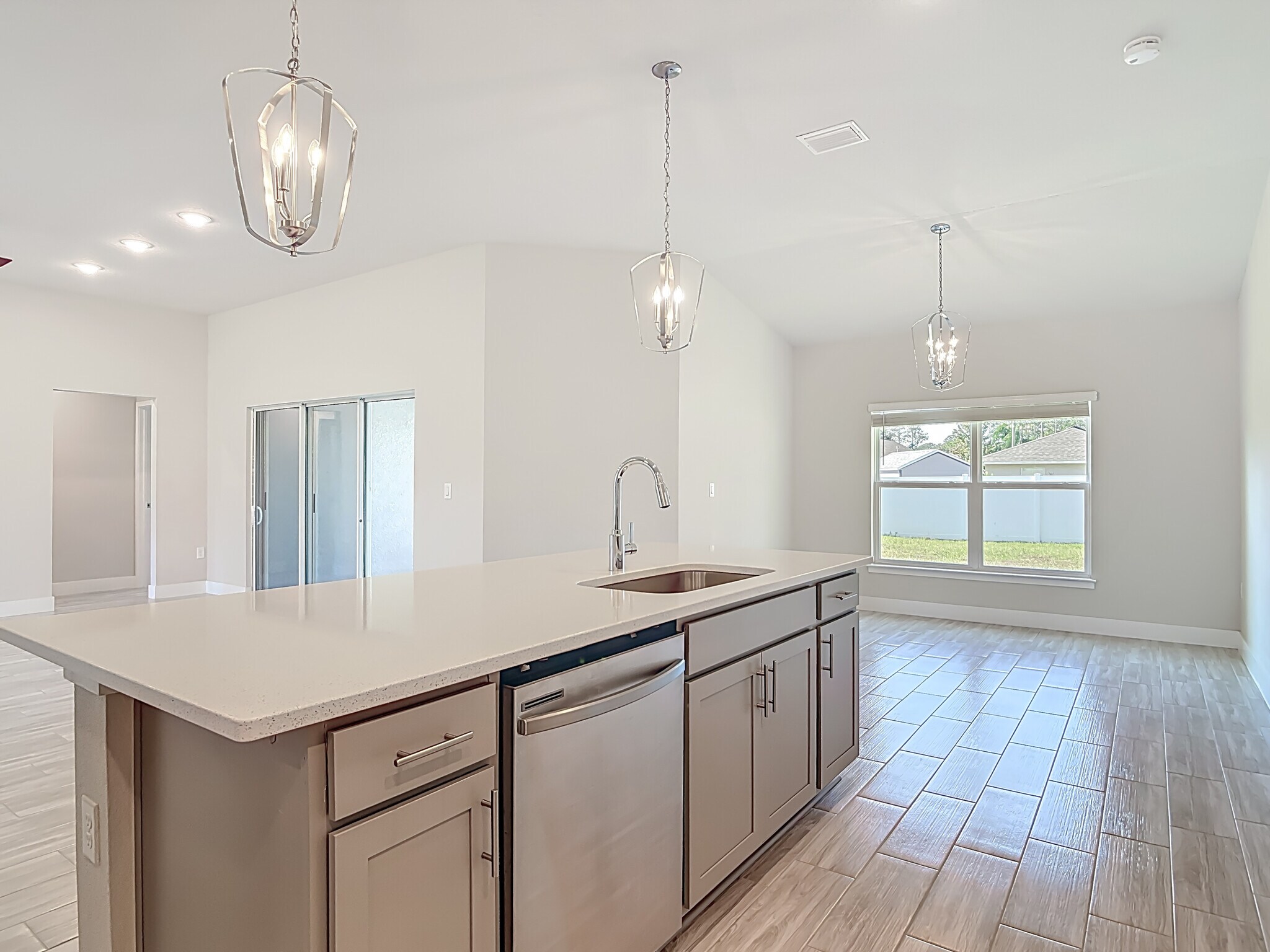 Building Photo - 60 Ballenger Ln