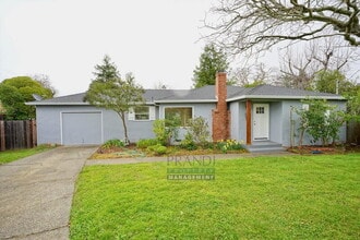 Building Photo - 740 Bradley Ave