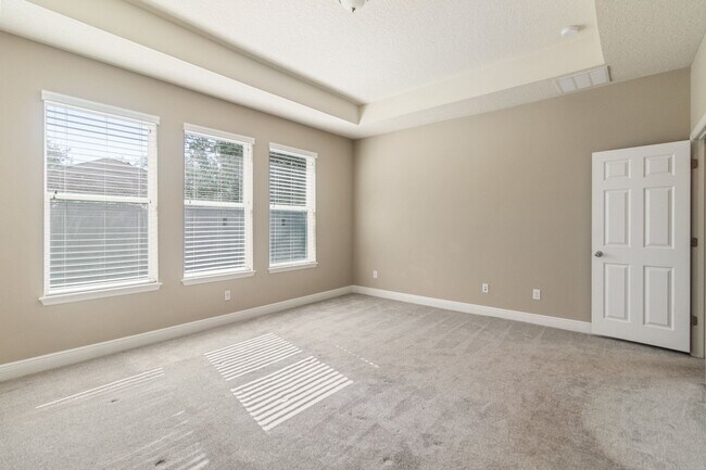 Building Photo - Stunning Avalon Park 4 Bed / 3 Bath Home f...