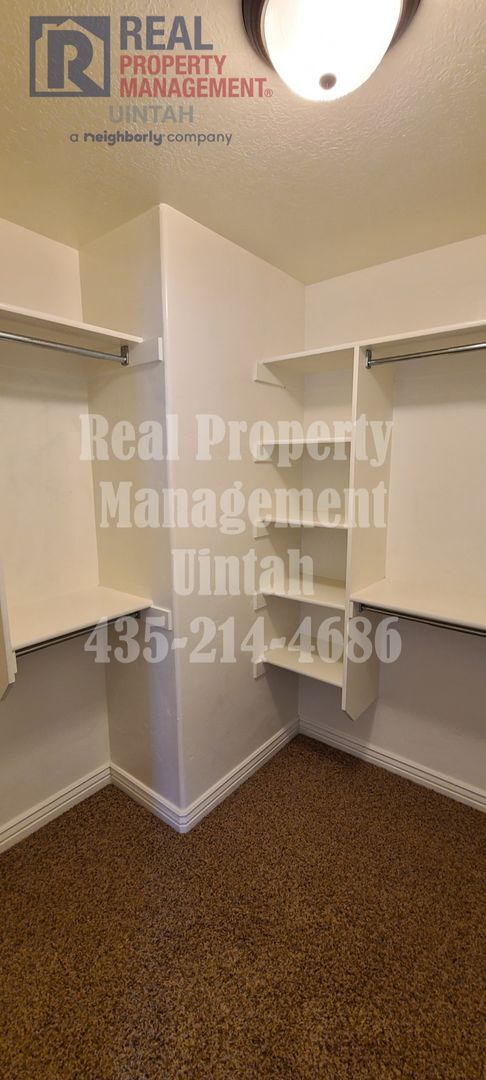 Building Photo - 3 bed 2.5 bath townhome in Fox Run