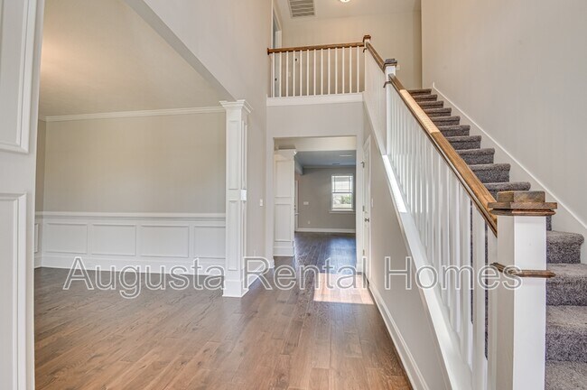 Building Photo - 909 Chesford Dr