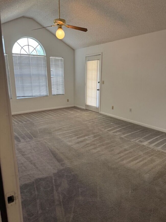 Primary Photo - Lexington Place - 0234