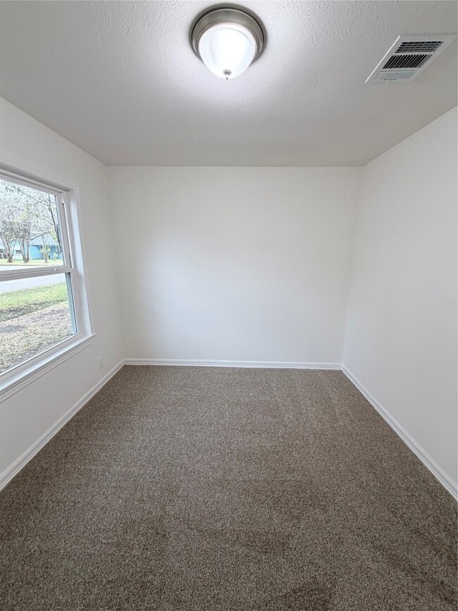 Building Photo - 5451 Oriole St