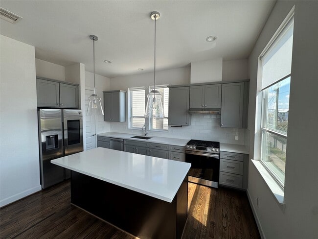 Building Photo - 304 Jensen Dr