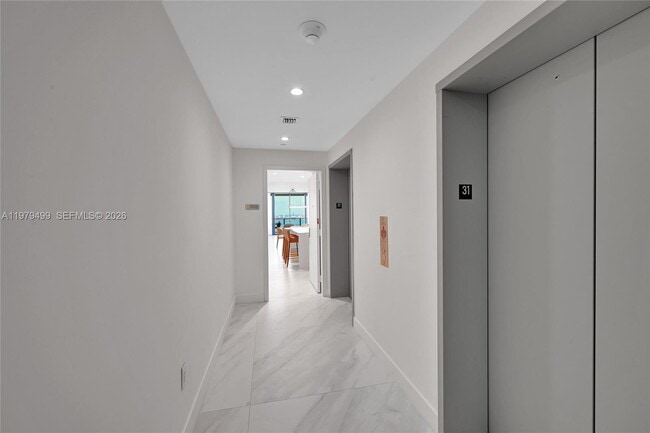 Building Photo - 700 NE 24th St