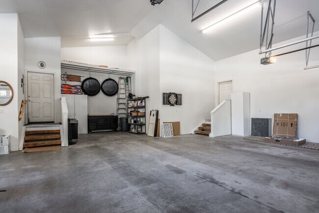 Building Photo - Mountain View Haven