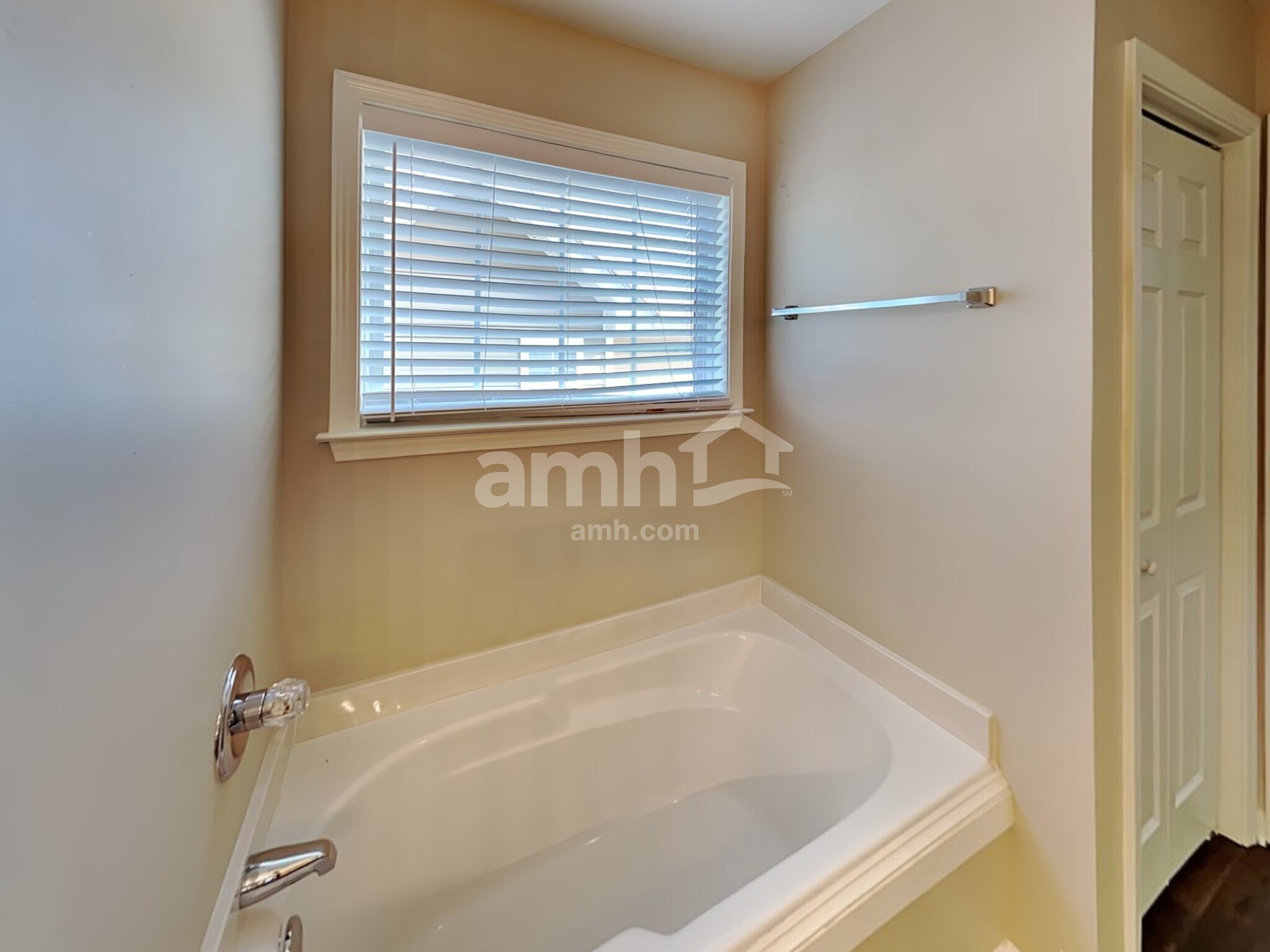 Building Photo - 219 Highland Falls Dr