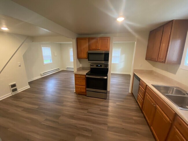 Building Photo - Rent Special!!!! **Half Off the First Mont...