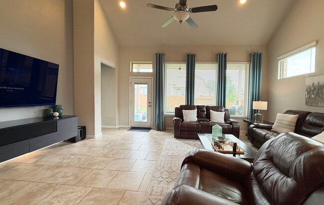 Building Photo - Beautiful 4/3.5 Home Available In Northwest San Antonio!