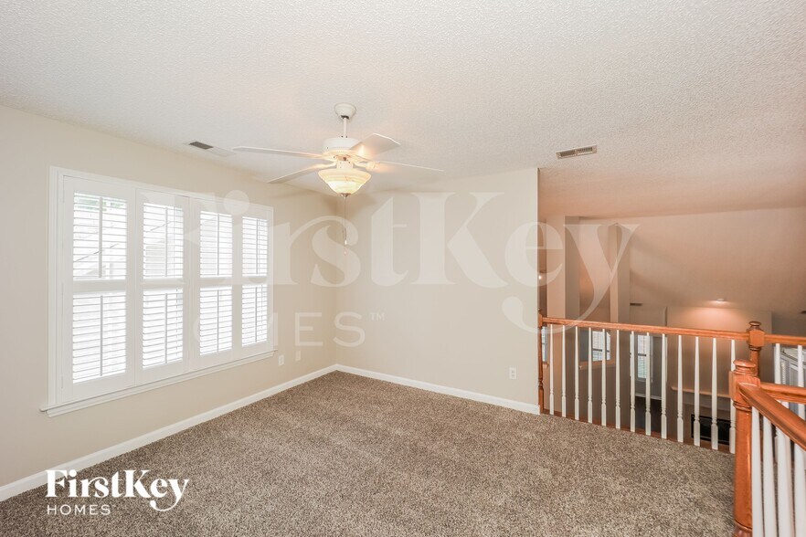 Building Photo - 17 Arbor Way