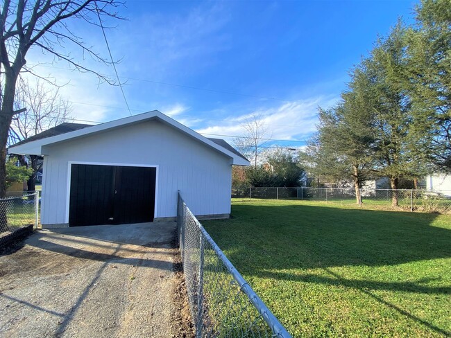 Building Photo - Beautiful 2 Bed/1 Bath Home in Elizabethton